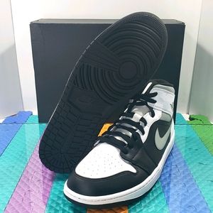 Air Jordan 1Mid 'Hyper Royal'